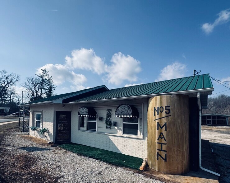 More Photos Of 15 Main St, Mammoth Spring Office For Sale