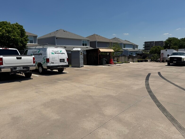 More Photos Of 414 N Kealy Ave, Lewisville Office For Sale