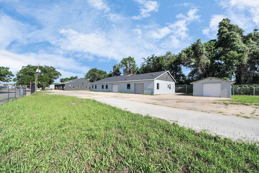 More Photos Of 11980 Alief Clodine Rd, Houston Light Distribution For Sale