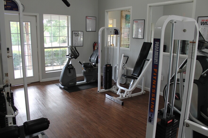 More Photos Of 1045 Sanger Ave, New Braunfels Apartments For Sale