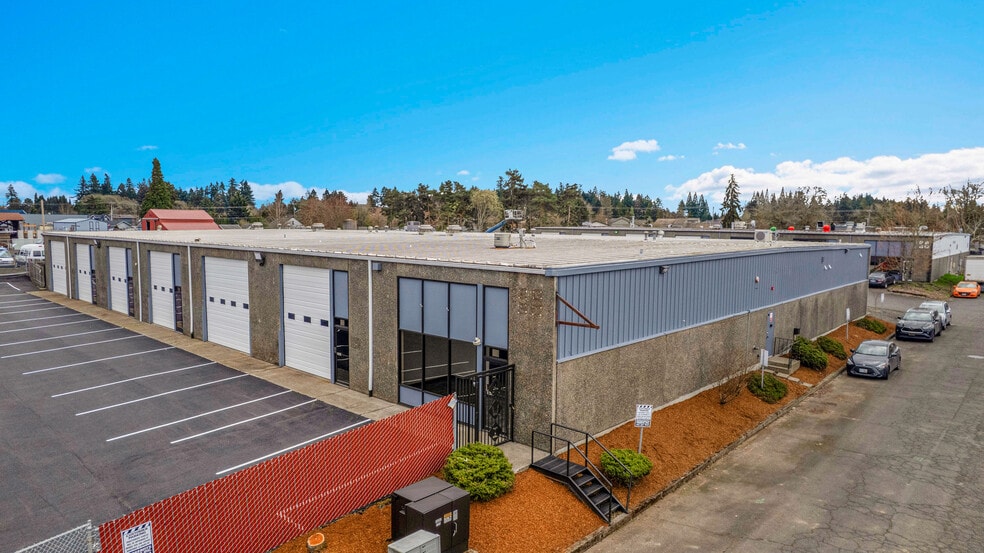 More Photos Of 2630 SE 39th Loop, Hillsboro Warehouse For Lease