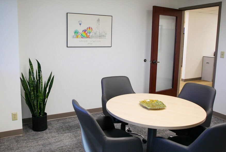 More Photos Of 12747 Olive Blvd, Creve Coeur Coworking Space