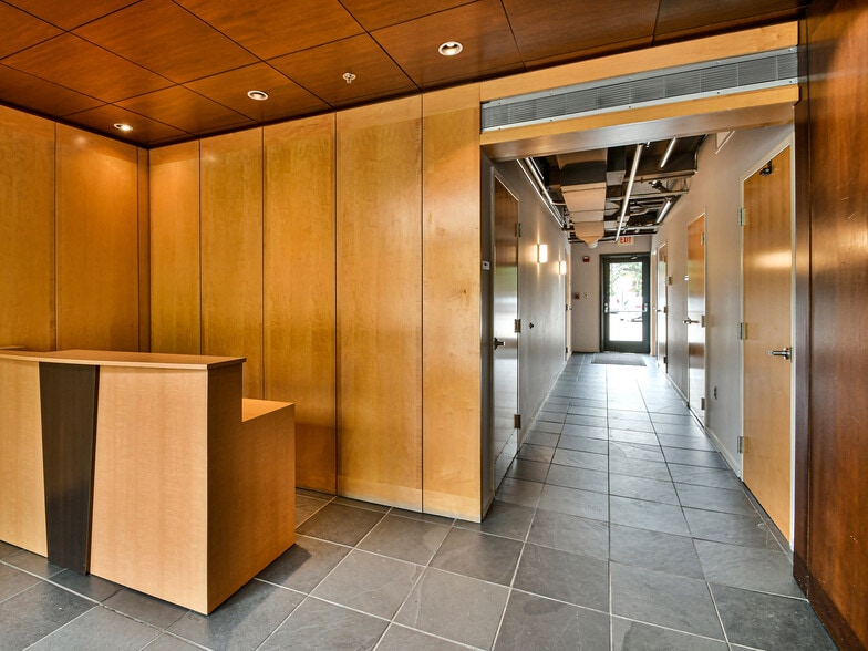 More Photos Of 2300 N Pershing Dr, Arlington Medical For Sale