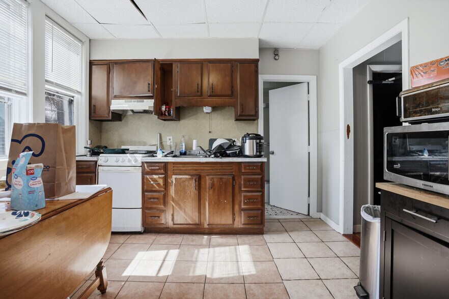 More Photos Of 632 Fall River Ave, Seekonk Apartments For Sale