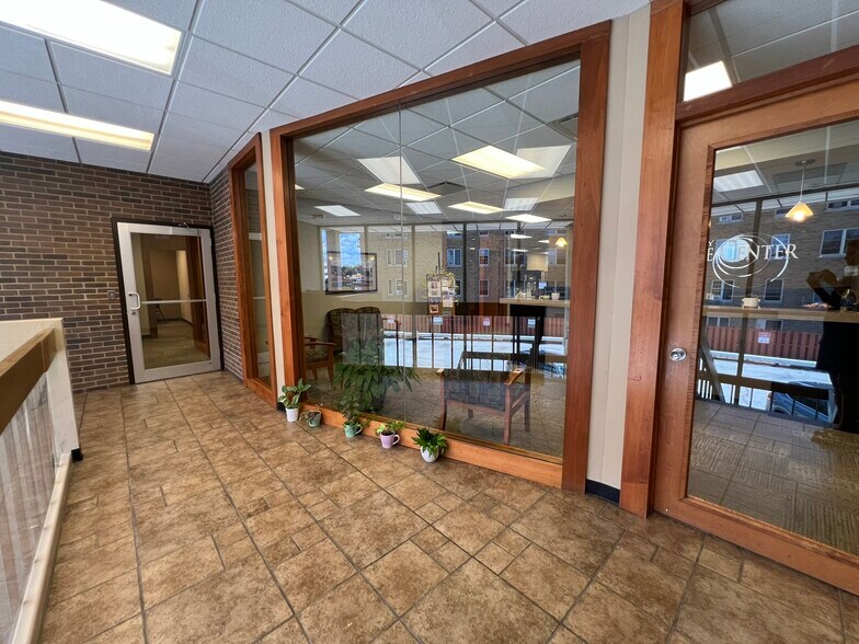 More Photos Of 417 Monroe Ave, Green Bay Medical For Lease