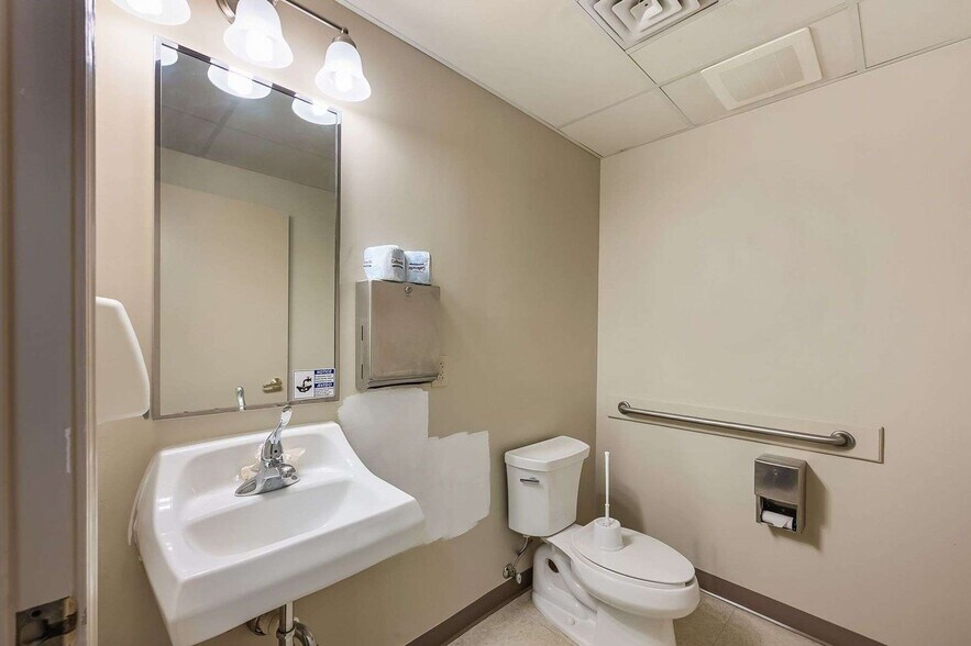 More Photos Of 412 E River St, Elyria Office For Sale