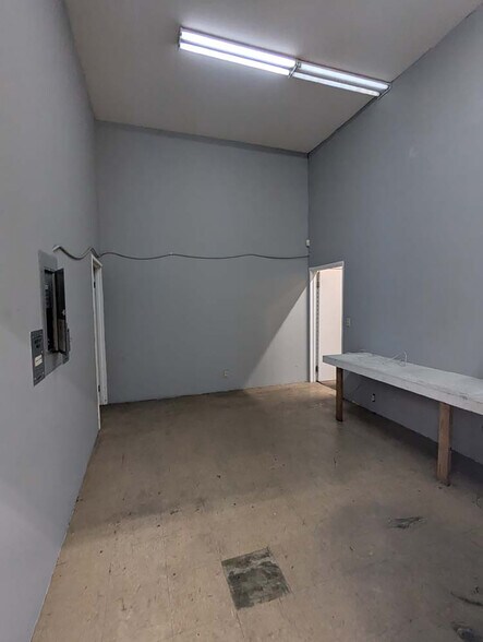 More Photos Of 6662-6666 Hollywood Blvd, Los Angeles Storefront For Sale