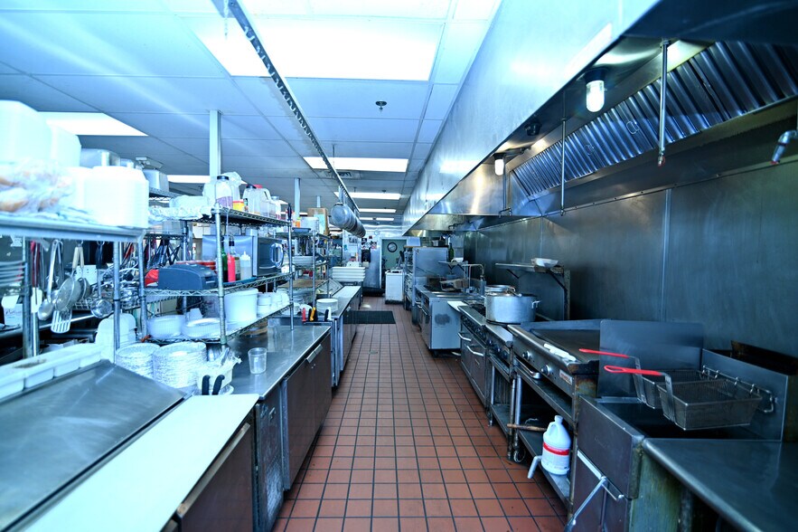 More Photos Of 15120 Washington St, Haymarket Restaurant For Sale