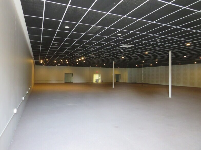 More Photos Of 110 E Waverly St, Morris Unknown For Lease