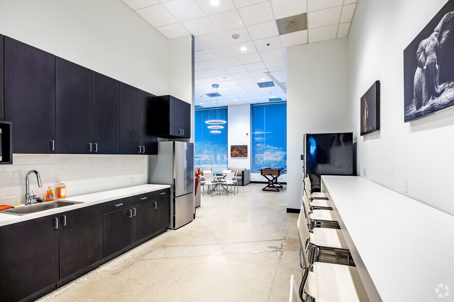 More Photos Of 1411 W 190th St, Gardena Office For Sale