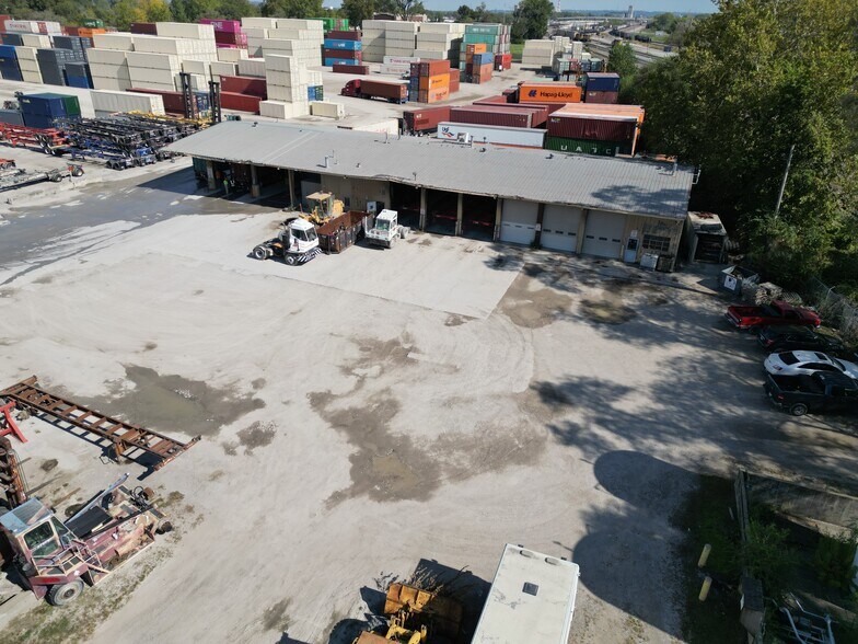 More Photos Of 3001-3115 Nicholson Ave, Kansas City Truck Terminal For Sale