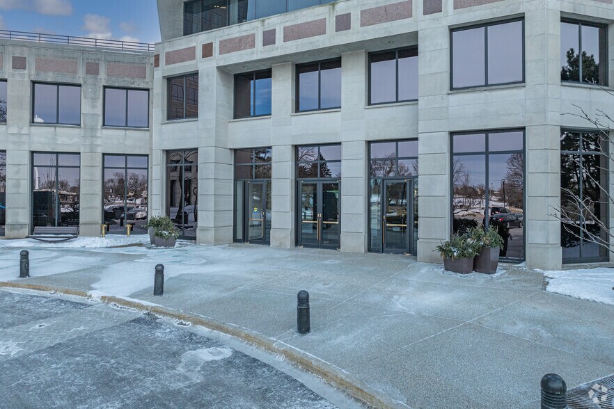 More Photos Of 2001 Butterfield Rd, Downers Grove Coworking Space