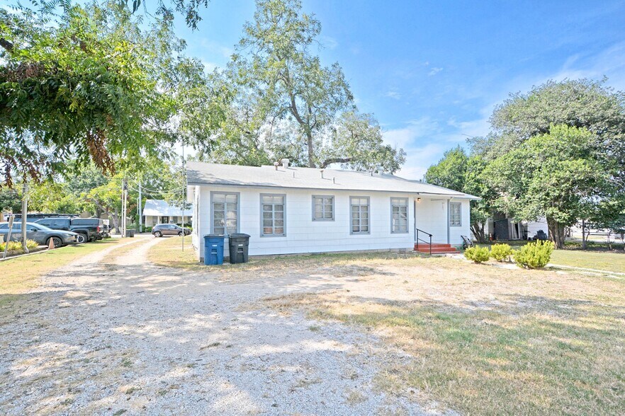 More Photos Of 268 E Mill St, New Braunfels Medical For Lease