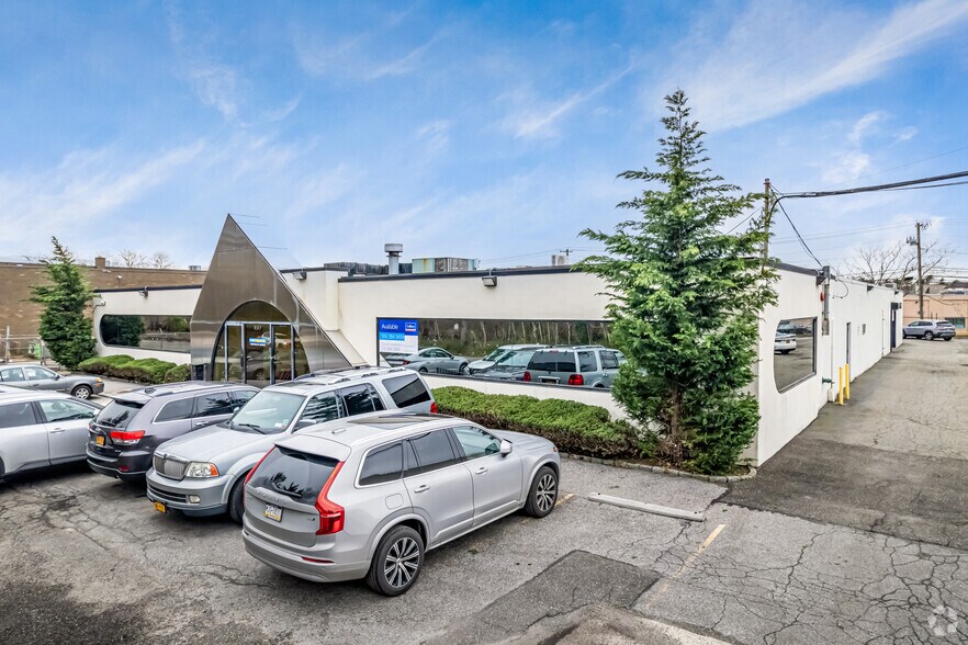 More Photos Of 160 Oak Dr, Syosset Flex For Lease