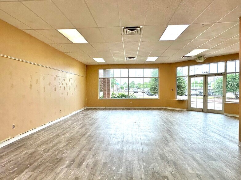 More Photos Of 1403 S Lake Park Ave, Hobart Unknown For Lease
