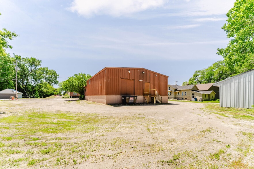 More Photos Of 526 W 11th Ave, Oshkosh Office For Sale