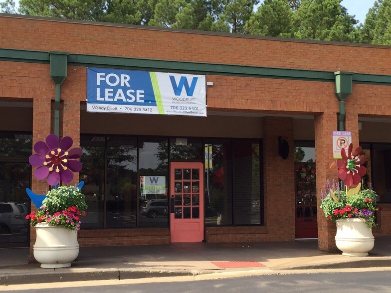 More Photos Of 2500 Airport Trwy, Columbus Restaurant For Lease