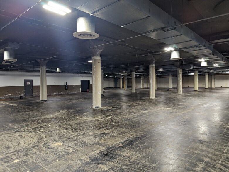 More Photos Of 500 N Pulaski Rd, Chicago Warehouse For Lease