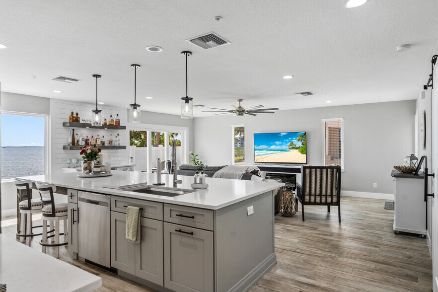 More Photos Of 2223 S Washington Ave, Titusville Office Residential For Sale