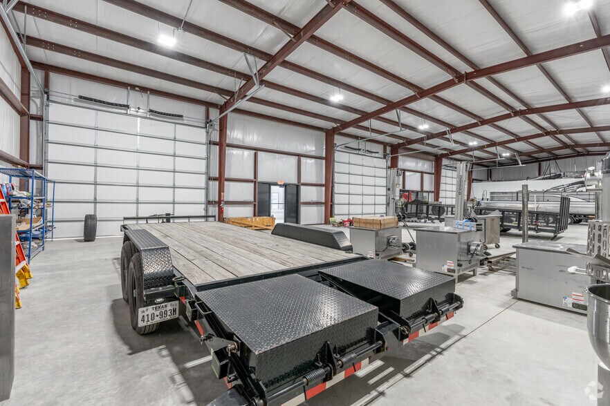 More Photos Of 2328 Seaborn Rd, Ponder Warehouse For Lease