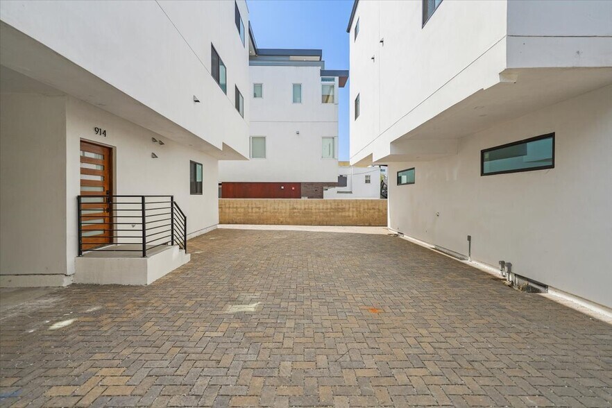 More Photos Of 910 Hudson ave, Los Angeles Apartments For Sale