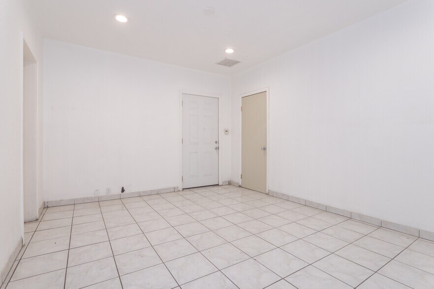 More Photos Of 661 Arroyo St, San Fernando Manufacturing For Lease