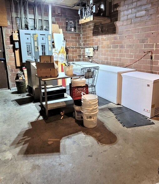 More Photos Of 209 N 5th Ave E, Truman Freestanding For Sale