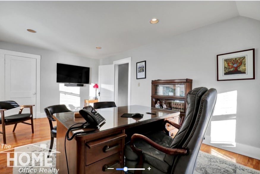 More Photos Of 318 N Water St, Owosso Office Residential For Sale