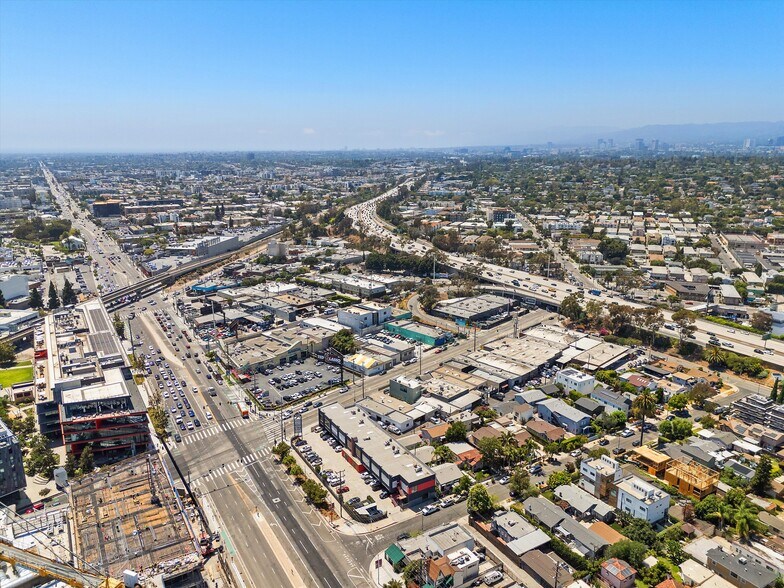 More Photos Of 8885 Venice Blvd, Los Angeles Light Distribution For Lease