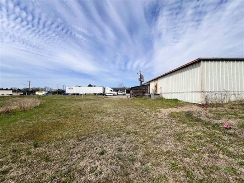 More Photos Of 909 S Garfield Ave, Kiowa Convenience Store For Sale