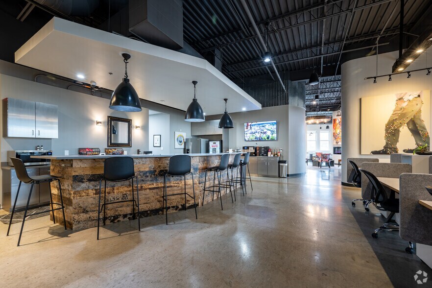 More Photos Of 129 S Main St, Grapevine Coworking Space