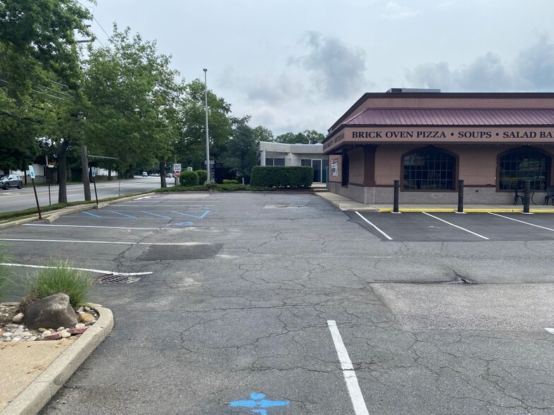 More Photos Of 1161-1165 Old Country Rd, Plainview Unknown For Lease