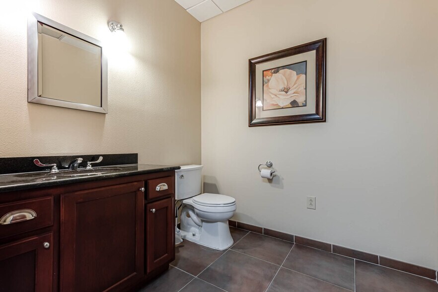 More Photos Of 2632 Broadway St, San Antonio Medical For Lease