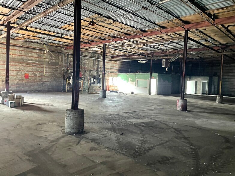 More Photos Of 3455 Empire Blvd SW, Atlanta Warehouse For Sale