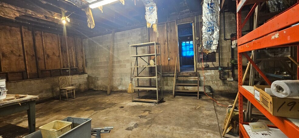 More Photos Of 9 E 44th St, Wilmington Office Residential For Sale