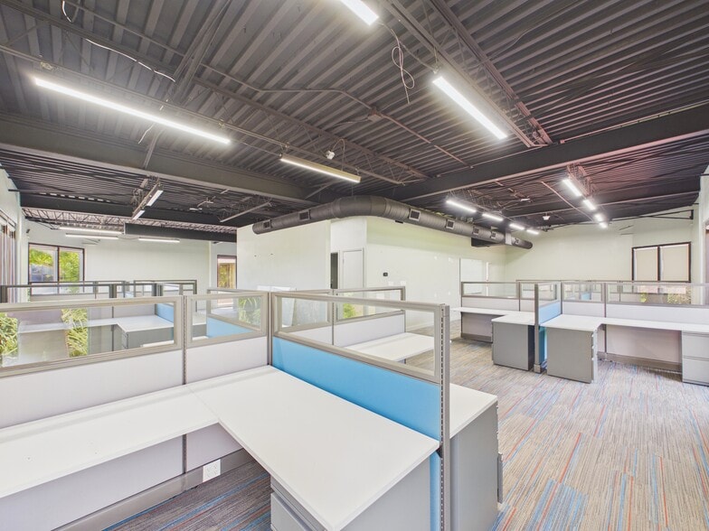 More Photos Of 5021 W Laurel St, Tampa Loft Creative Space For Sale