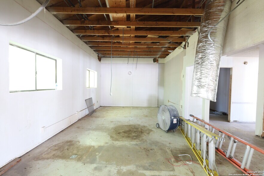 More Photos Of 13622 NW Military Hwy, Shavano Park Medical For Sale