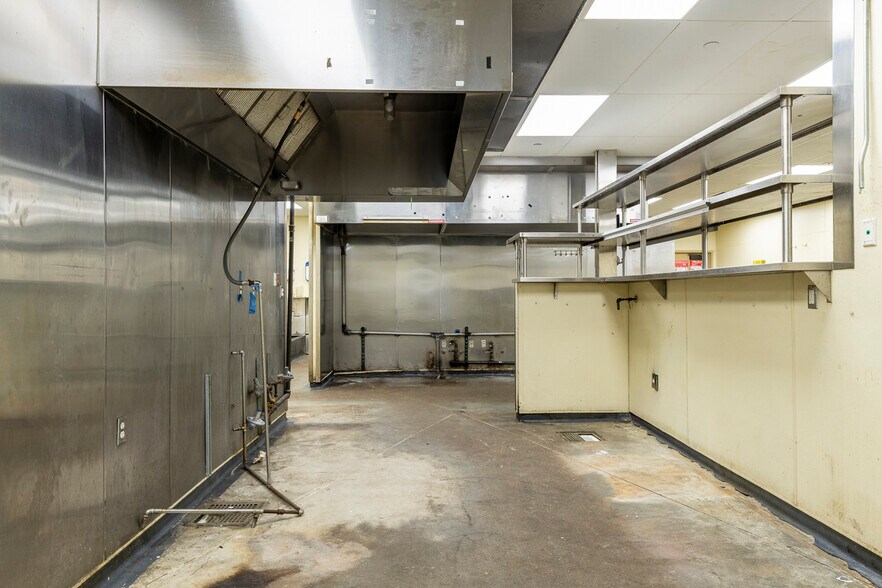 More Photos Of 1531 W 81st St, Tulsa Storefront Retail Office For Lease