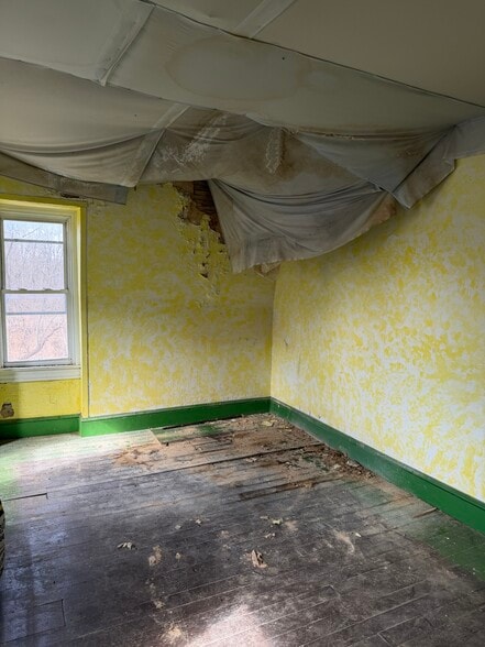 More Photos Of 1634 Moselem Springs Rd, Hamburg Storefront Retail Residential For Sale