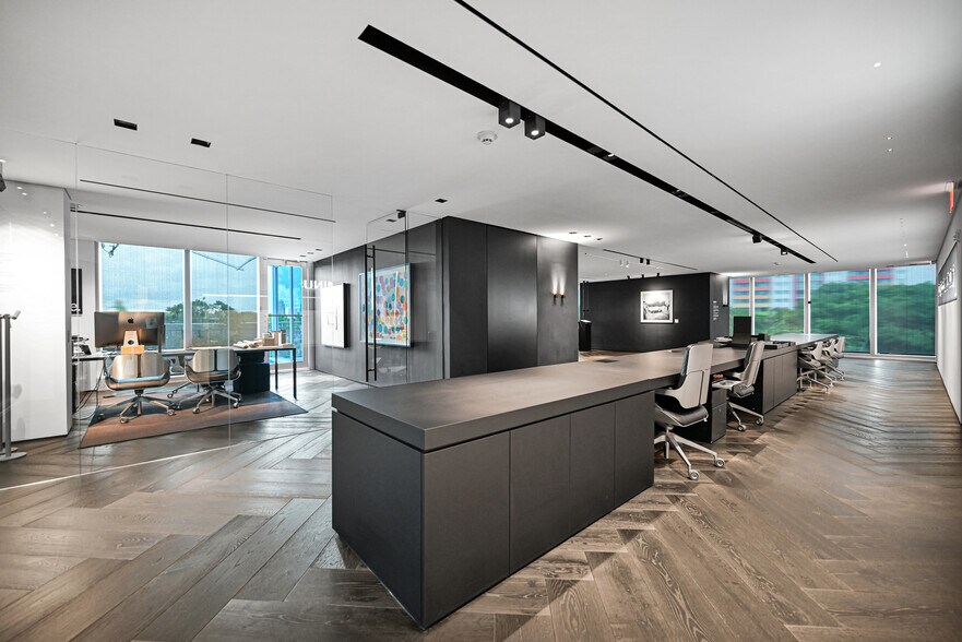 More Photos Of 5555 Biscayne Blvd, Miami Office For Lease