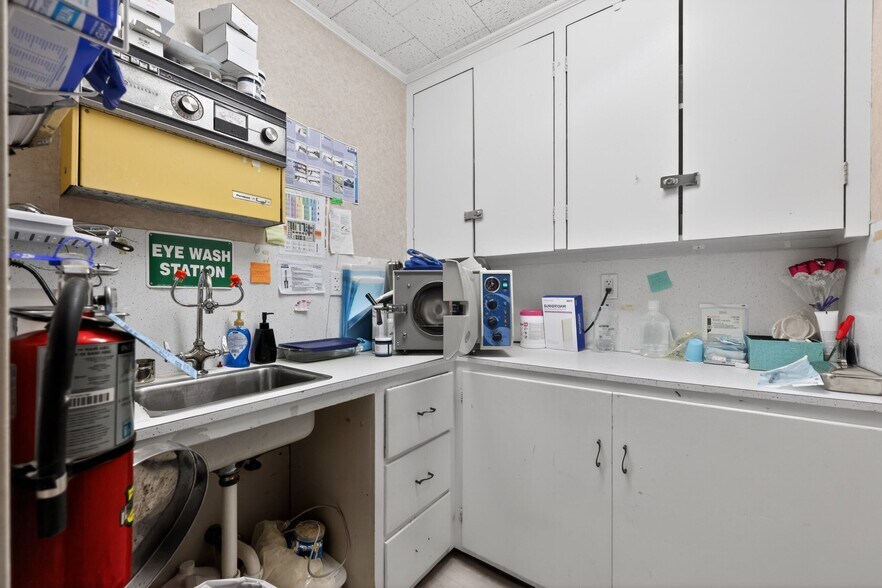 More Photos Of 1701 Wynwood Dr, Cinnaminson Medical For Sale