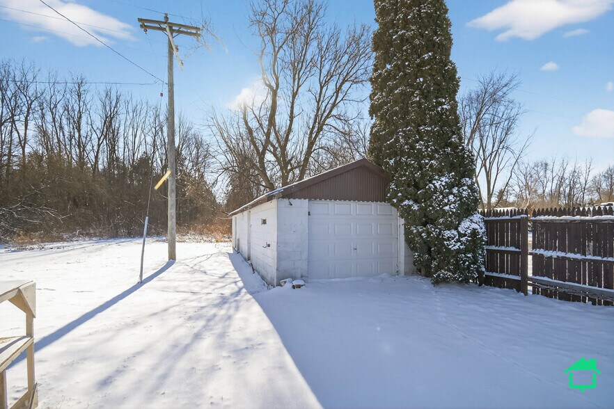 More Photos Of 12763 Ostrander Rd, Maybee Supermarket For Sale
