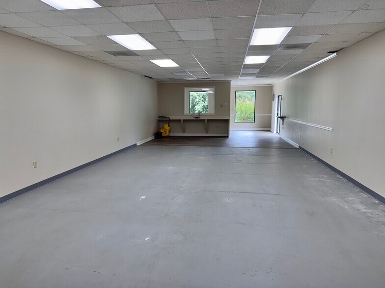 More Photos Of 2550 Limestone Pky, Gainesville Freestanding For Lease