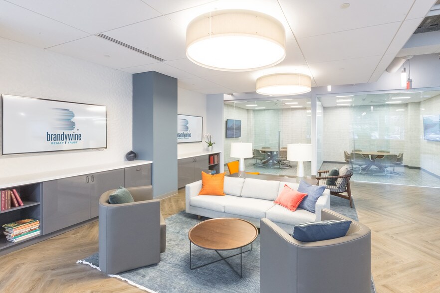 More Photos Of 2411 Dulles Corner Park, Herndon Office For Lease