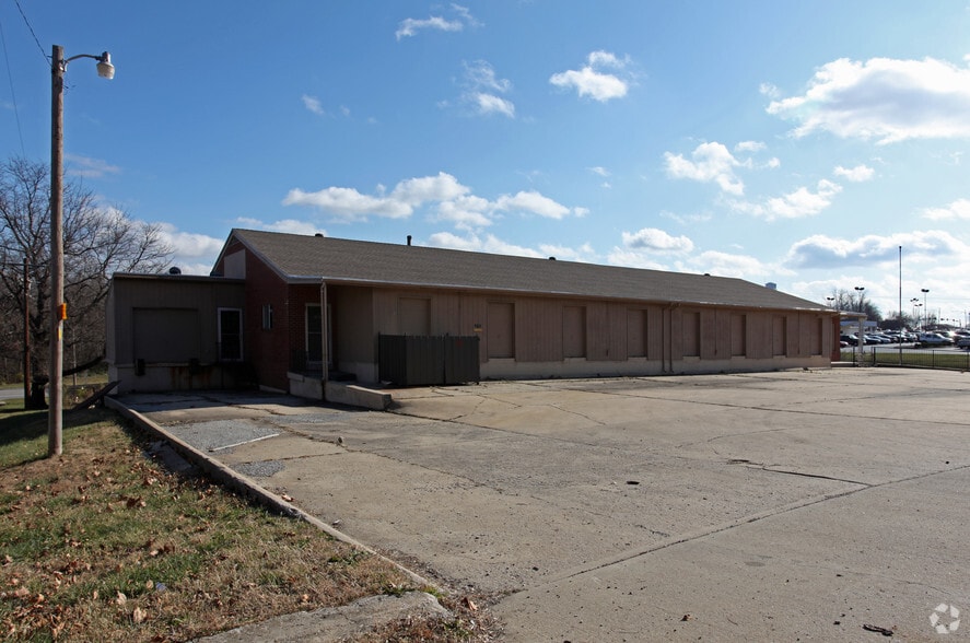 More Photos Of 6101-6105 Arlington Ave, Kansas City Showroom For Sale