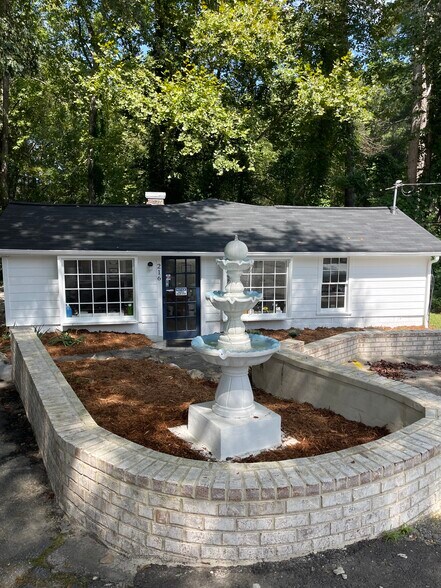 More Photos Of 216 E Memorial Dr, Dallas Storefront Retail Office For Sale