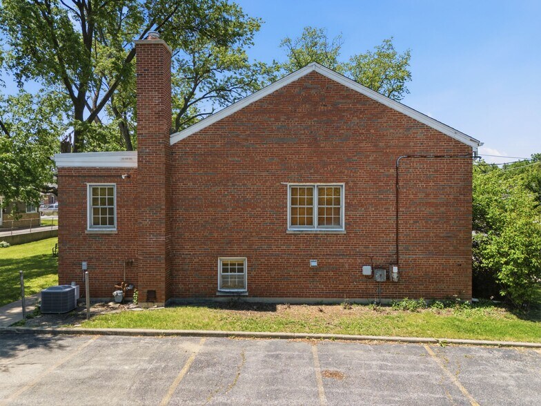 More Photos Of 405 S Westmore Ave, Lombard Religious Facility For Sale