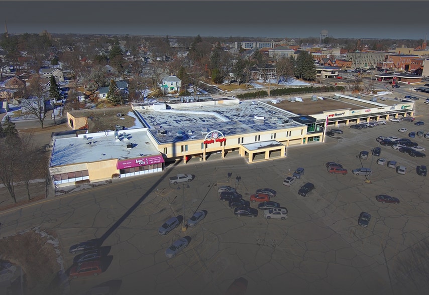More Photos Of 130-300 McGregor Plz, Platteville Storefront For Sale