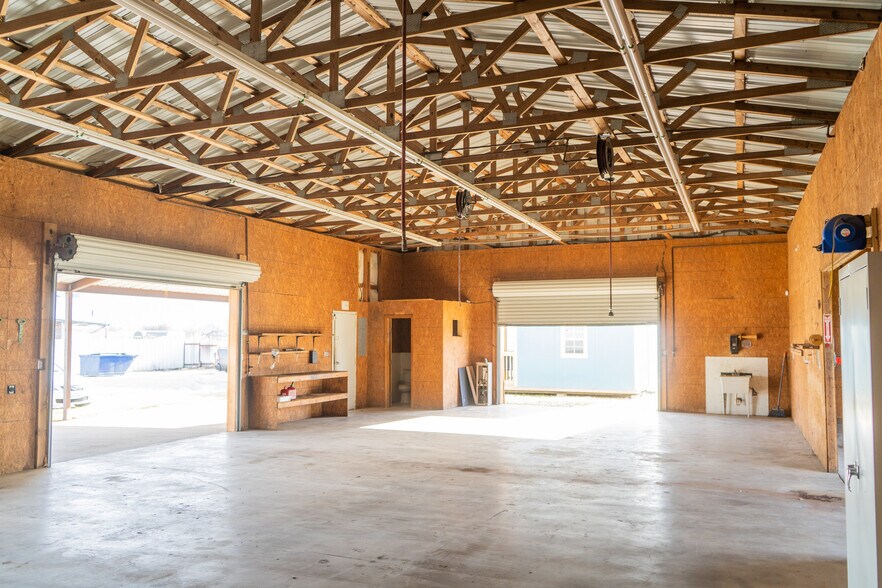 More Photos Of 3901 S Highway 287, Waxahachie Research And Development For Sale