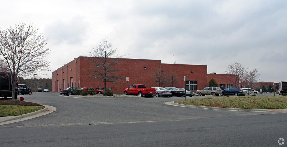 More Photos Of 22800 Executive Dr, Dulles Town Center Flex For Lease